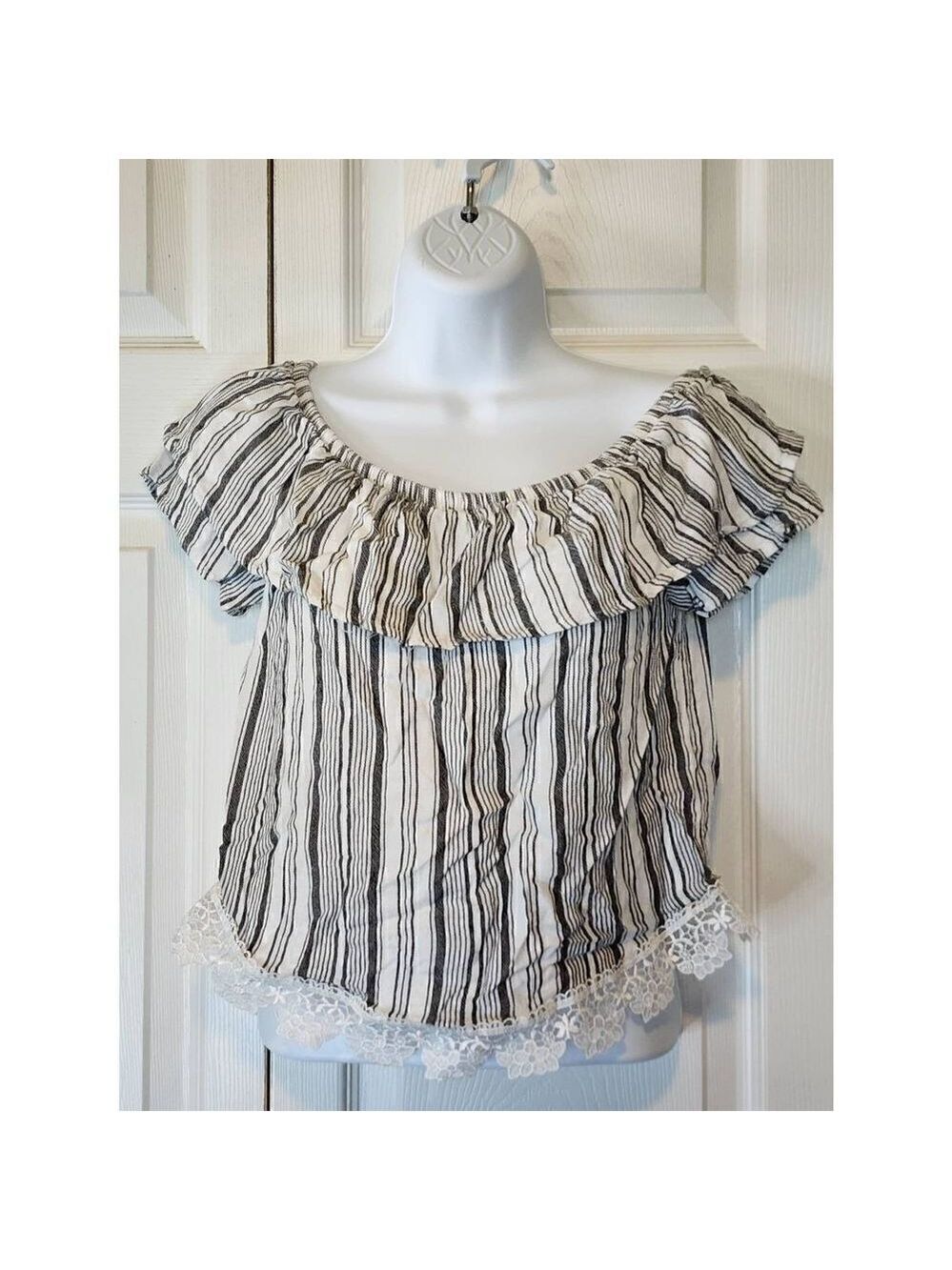 Socialite off the Shoulder Crop Top